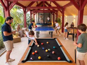 après midi jeux sous le pavillon